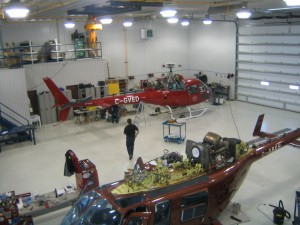 Vue intérieure d'un des hangars construit par Honco